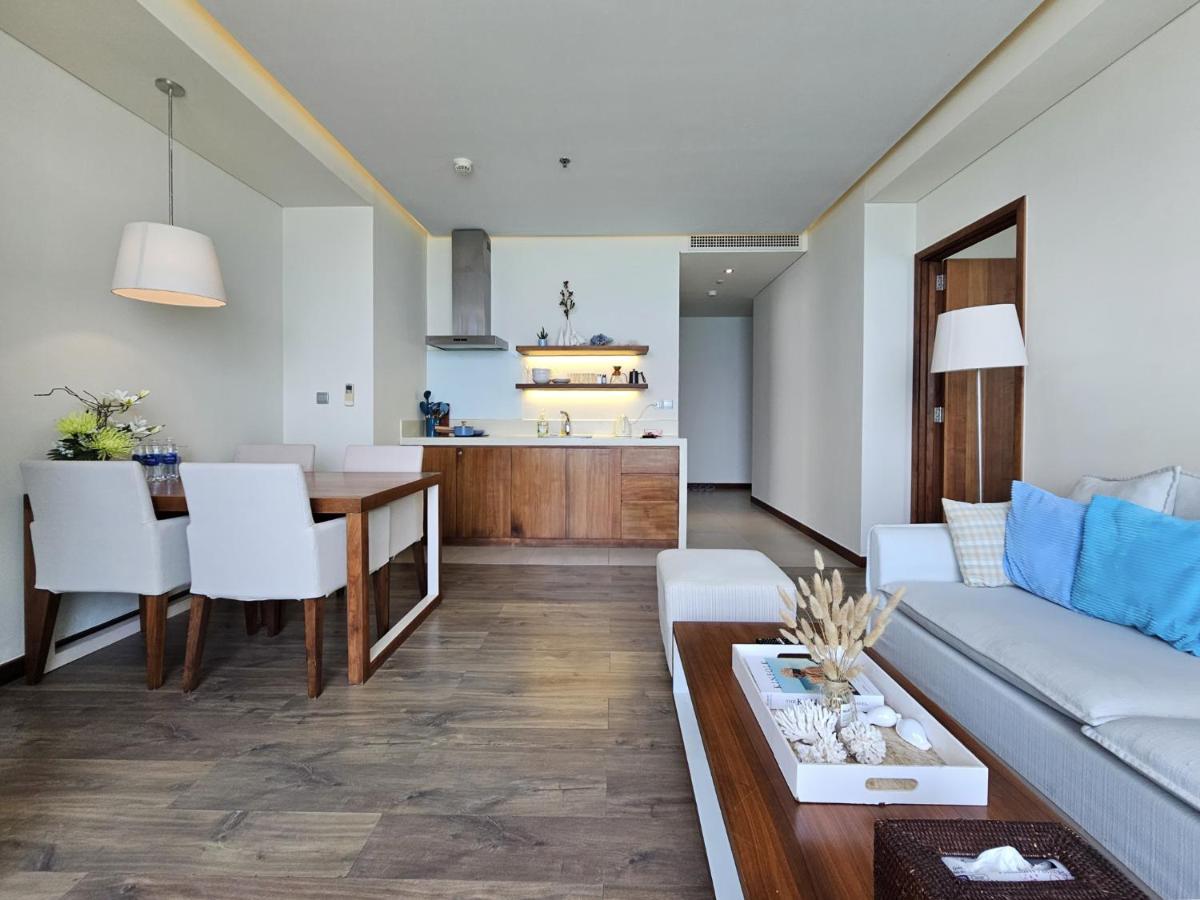 Stunning Apartments Across My Khe Beach ! Rooftop Pool & Gym Da Nang Dış mekan fotoğraf