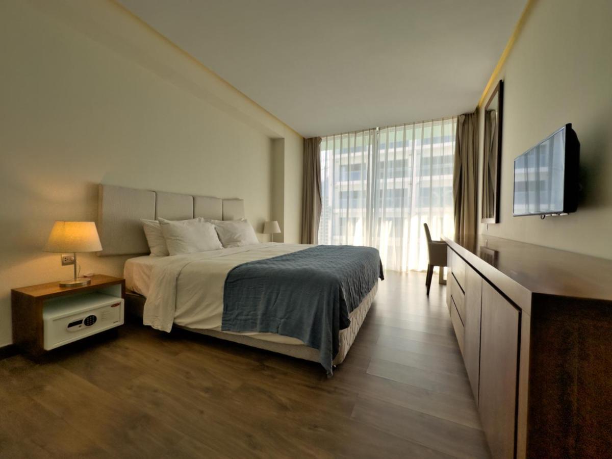 Stunning Apartments Across My Khe Beach ! Rooftop Pool & Gym Da Nang Dış mekan fotoğraf